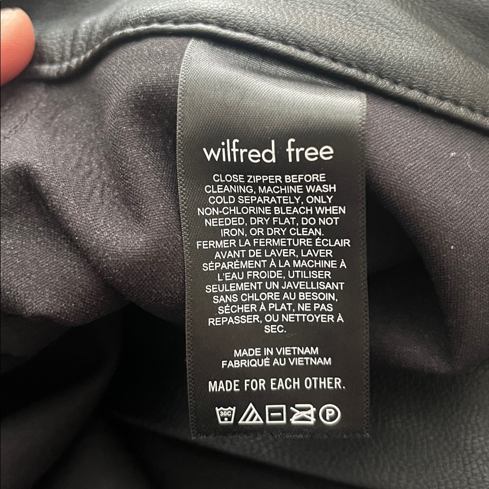 Aritzia Wilfred Free Ascendant Pant in Black Leather. - Picture 11 of 12